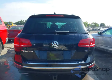 2015 Volkswagen Touareg Tdi Lux z USA, uszkodzony, nr VIN WVGEP9BP5FD006664